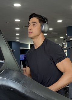 Handsome Rapher - Acompañantes masculino in Dubai Photo 2 of 8