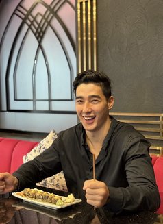 Handsome Rapher - Acompañantes masculino in Dubai Photo 3 of 8