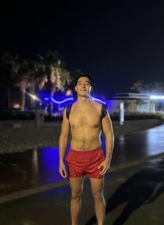 Handsome Rapher - Acompañantes masculino in Dubai Photo 7 of 8