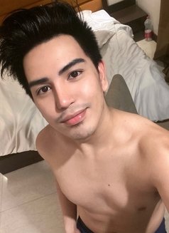 Handsomejhay just landed - Male escort in Singapore Photo 8 of 10