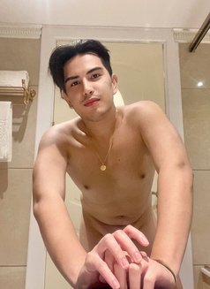 Handsomejhay just landed - Male escort in Singapore Photo 10 of 10