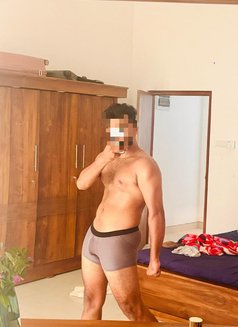 Handy for Ladies and Foreigners - Male escort in Colombo Photo 1 of 3
