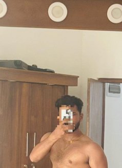 Handy for Ladies and Foreigners - Male escort in Colombo Photo 2 of 3