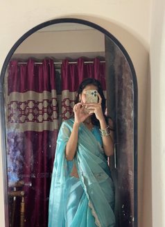 Hania - Intérprete de adultos in New Delhi Photo 1 of 2