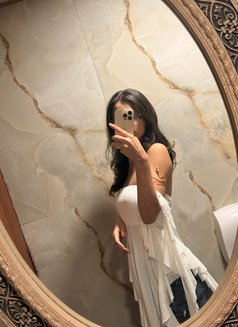 Hania - Intérprete de adultos in New Delhi Photo 2 of 2