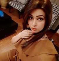 Hania Malik - puta in Islamabad
