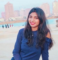 Hanika Madhavan (Real Indian) - puta in Dubai