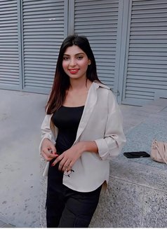 Hanika Madhavan (Real Indian) - puta in Dubai Photo 4 of 17