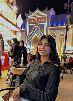 Hanika Madhavan (Real Indian) - puta in Dubai Photo 5 of 17