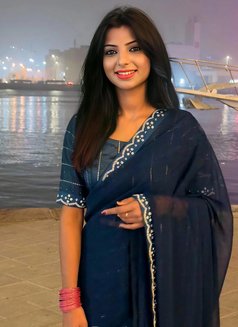 Hanika Madhavan (Real Indian) - puta in Dubai Photo 1 of 17