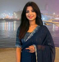 Hanika Madhavan (Real Indian) - puta in Dubai
