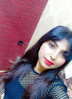 Hanika Madhavan (Real Indian) - puta in Dubai Photo 9 of 17