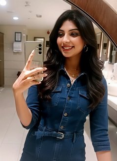 Hanika Madhavan (Real Indian) - puta in Dubai Photo 16 of 17