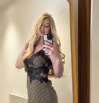 Hanini - escort in Edinburgh