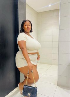 Haniyamoon - puta in Abu Dhabi Photo 3 of 3