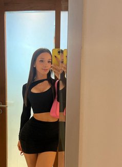 Hanna - escort in Taipei Photo 3 of 6