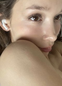 Hanna - escort in Taipei Photo 1 of 8