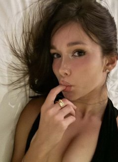 Hanna - escort in Taipei Photo 2 of 8