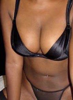 Hanna - escort in Cairo Photo 1 of 1