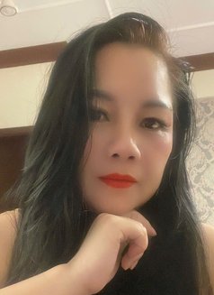 Hanna - escort in Jeddah Photo 2 of 4