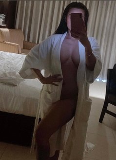Hanna Louise, a Perfect GFE - escort in Makati City Photo 4 of 10