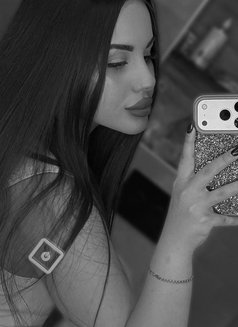 Hanna - puta in Dubai Photo 1 of 9