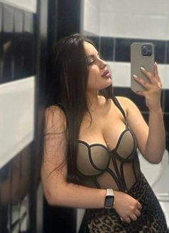 Hanna - puta in Dubai Photo 6 of 9