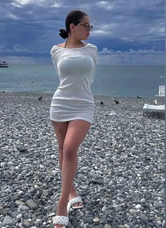 Hanna - puta in Dubai Photo 9 of 9