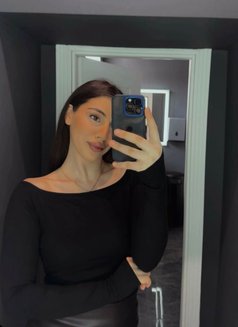 Hanna - escort in Dubai Photo 1 of 6