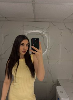 Hanna - escort in Dubai Photo 4 of 6