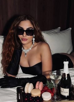Hanna - puta in Dubai Photo 4 of 12