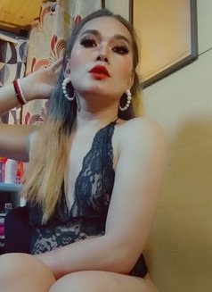 Hanna Scarlet - Transsexual escort in Makati City Photo 4 of 5