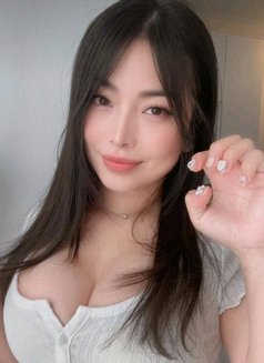 Charlotte - escort in Osaka Photo 5 of 7
