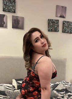 Hanna - escort in Jeddah Photo 3 of 6