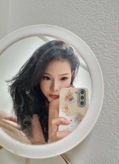 Hanna - escort in Taipei Photo 2 of 5