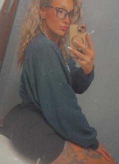 Hannah - puta in Athens Photo 1 of 2