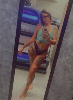 Hannah - puta in Athens Photo 2 of 2