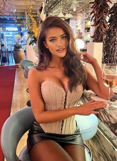 Hannah - escort in Tokyo Photo 1 of 4