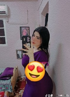 Hannah - escort in Cairo Photo 5 of 5