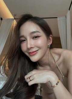 Hannah - puta in Singapore Photo 4 of 7