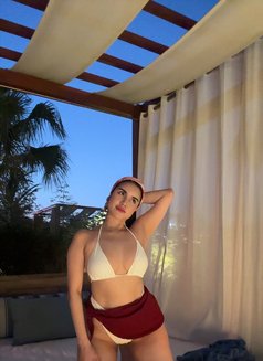 Hannah - puta in Abu Dhabi Photo 2 of 14