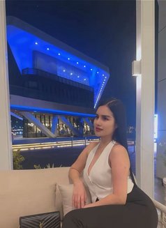 Hannah - puta in Abu Dhabi Photo 12 of 14