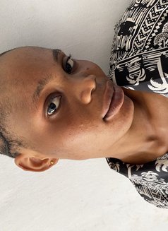 Hannah - escort in Cairo Photo 2 of 2