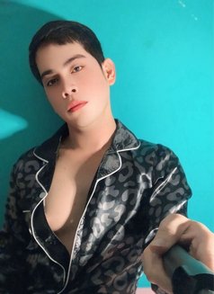 Hanz - Transsexual escort in Dubai Photo 1 of 1