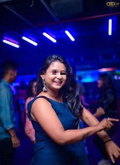 Happy Ending - Agencia de putas in Kolkata Photo 7 of 15