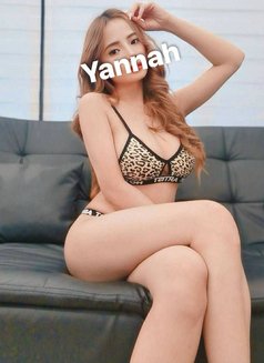 Happy - masseuse in Manila Photo 8 of 12