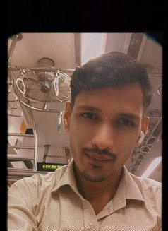 Happy Slim Fit - Acompañantes masculino in Mumbai Photo 1 of 5