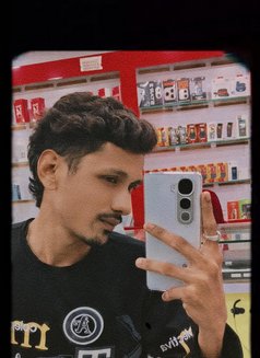 Happy Slim Fit - Acompañantes masculino in Mumbai Photo 4 of 5