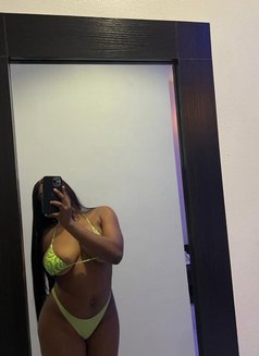 Happy - escort in Yokohama Photo 1 of 2