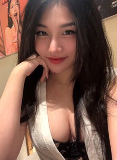 Happy - escort in Doha Photo 1 of 8